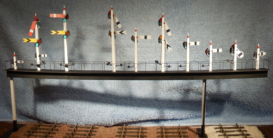 GWR signal gantry, looking in the Down direction - 7 mm scale